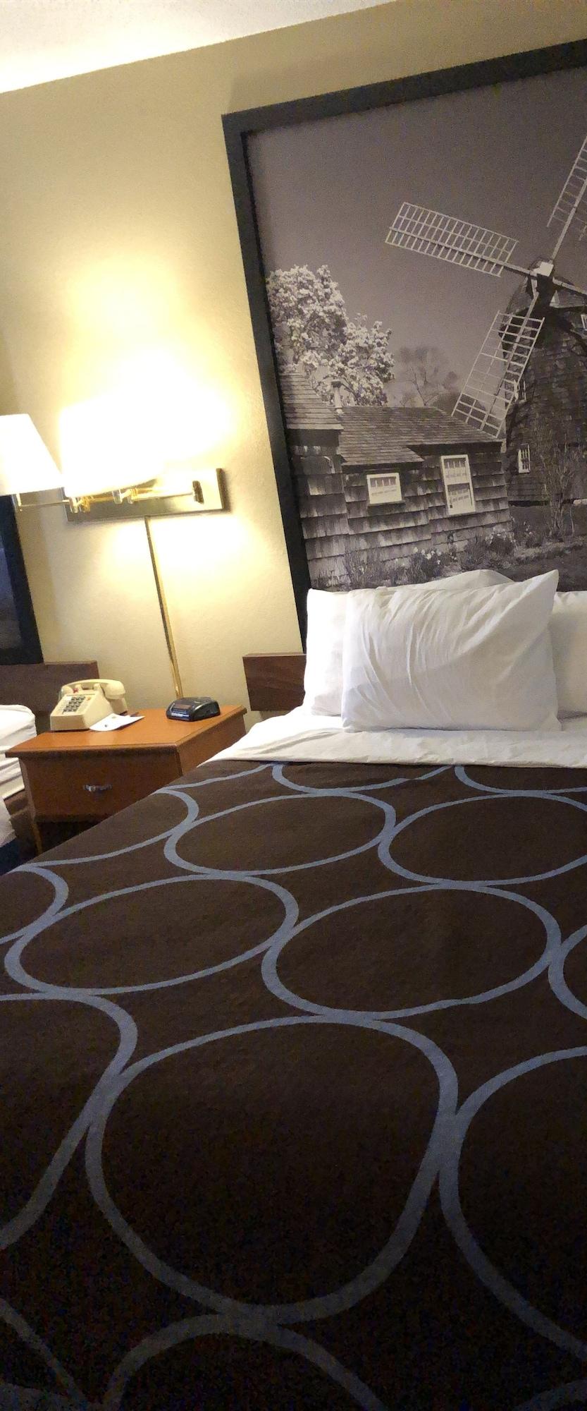 Super 8 By Wyndham Montgomery Maybrook Eksteriør billede