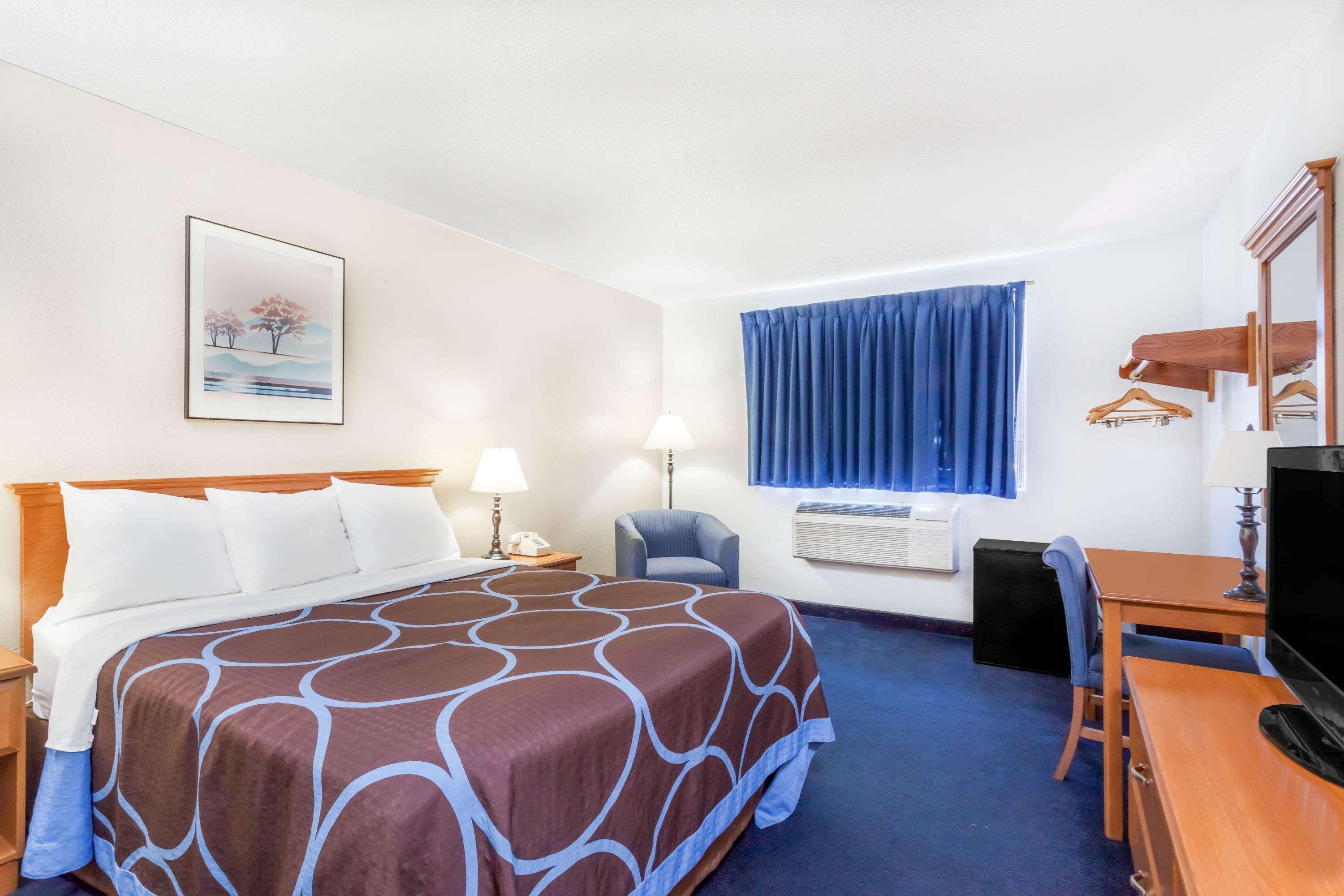 Super 8 By Wyndham Montgomery Maybrook Eksteriør billede