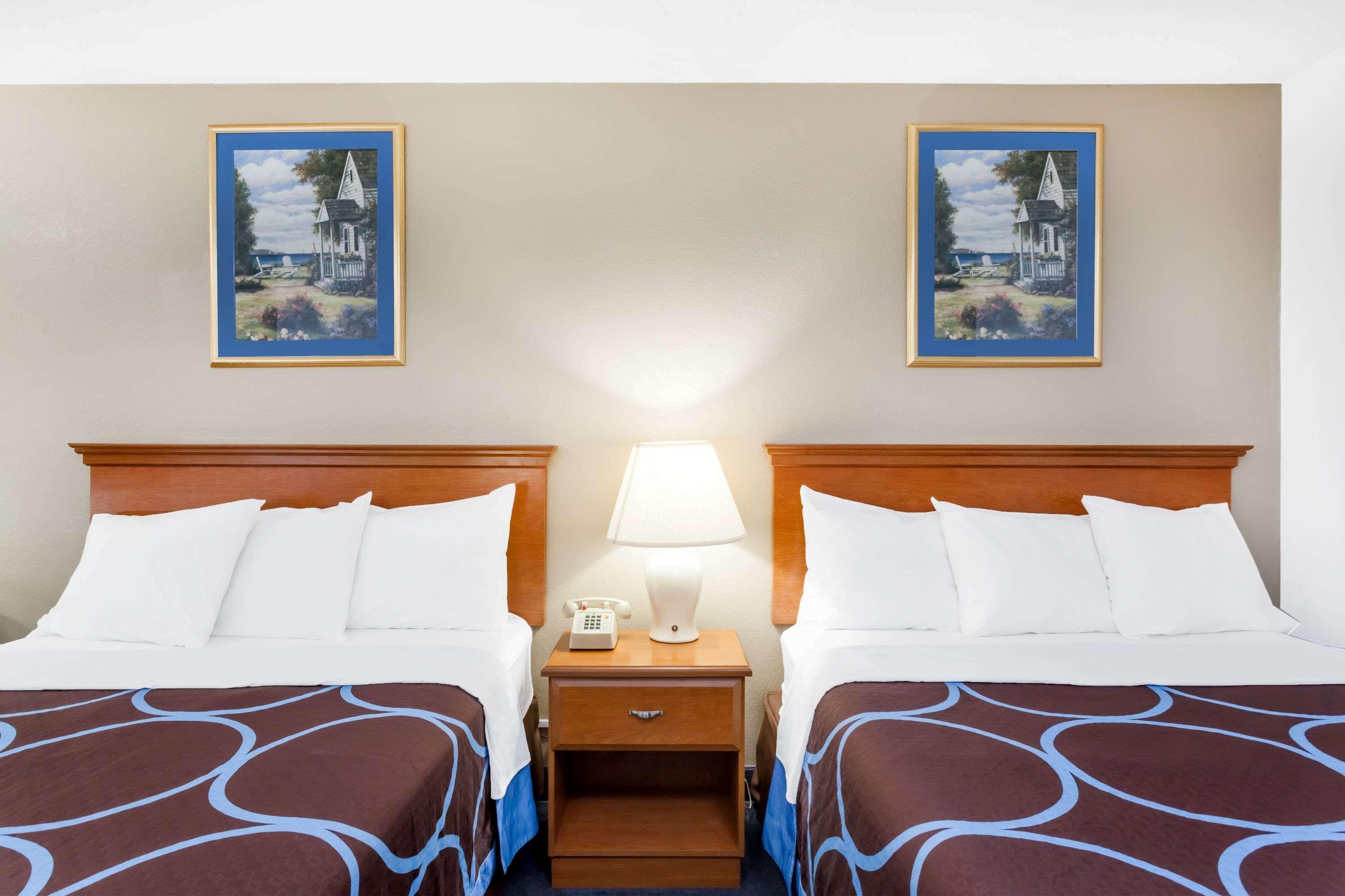 Super 8 By Wyndham Montgomery Maybrook Eksteriør billede