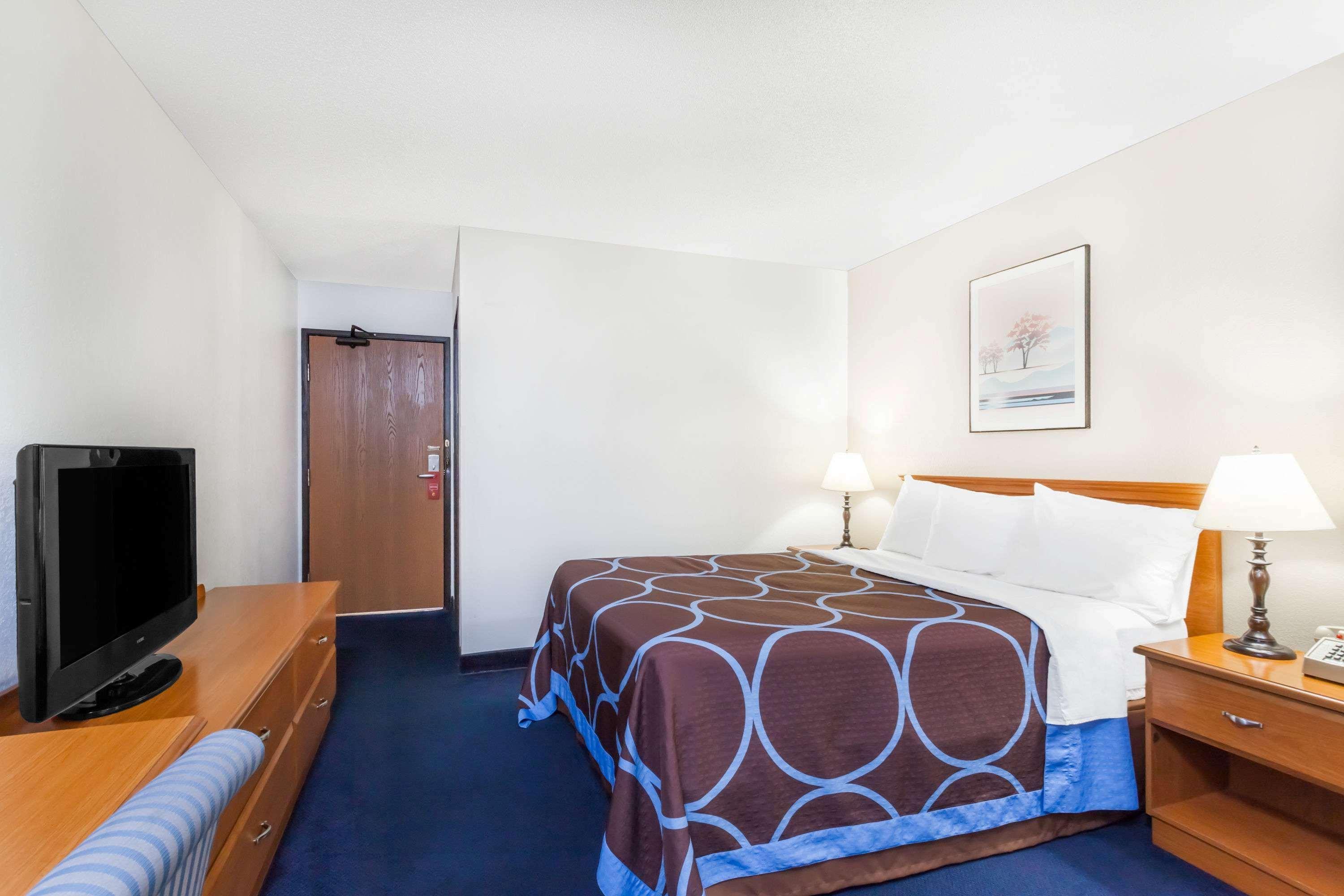 Super 8 By Wyndham Montgomery Maybrook Eksteriør billede