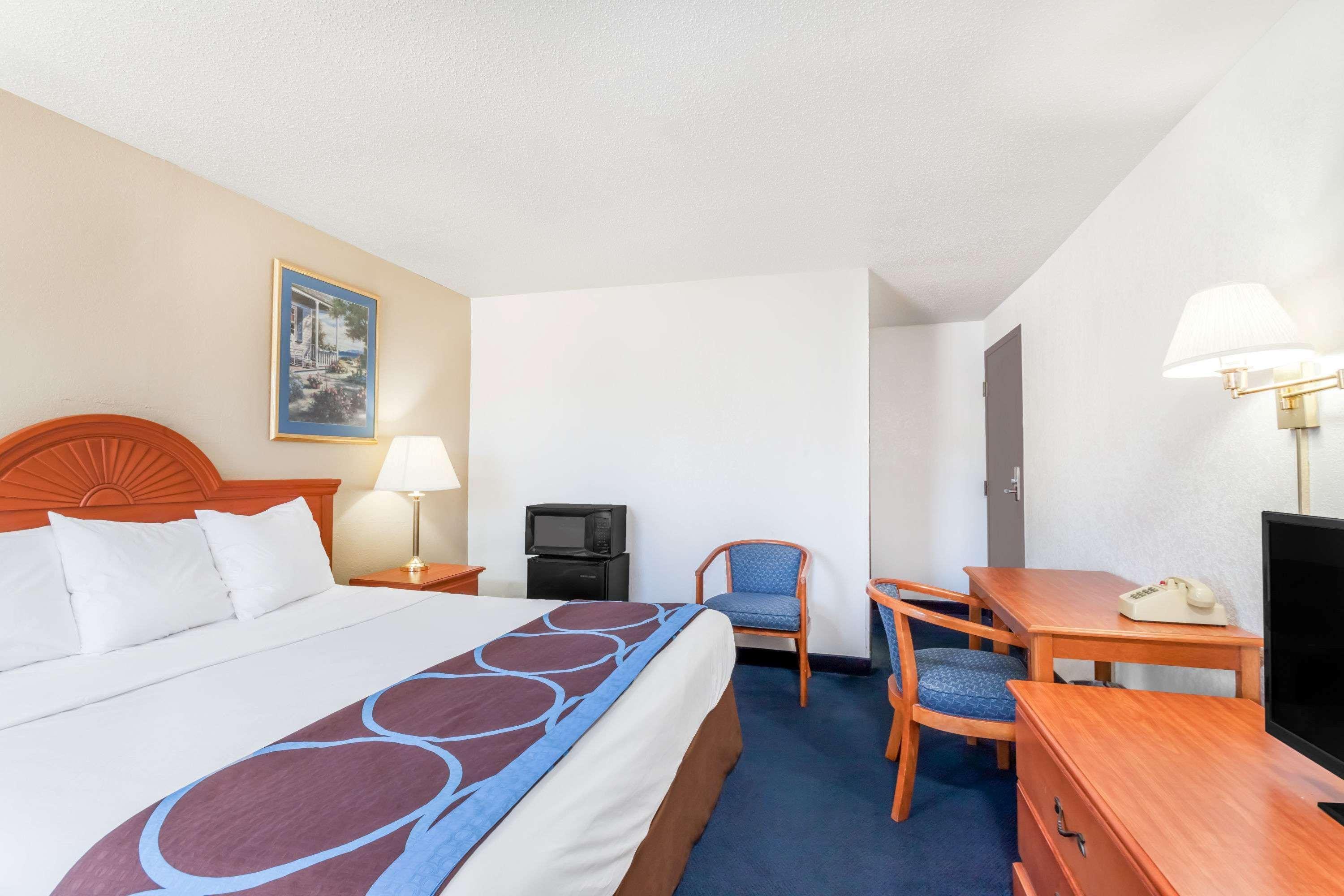 Super 8 By Wyndham Montgomery Maybrook Eksteriør billede