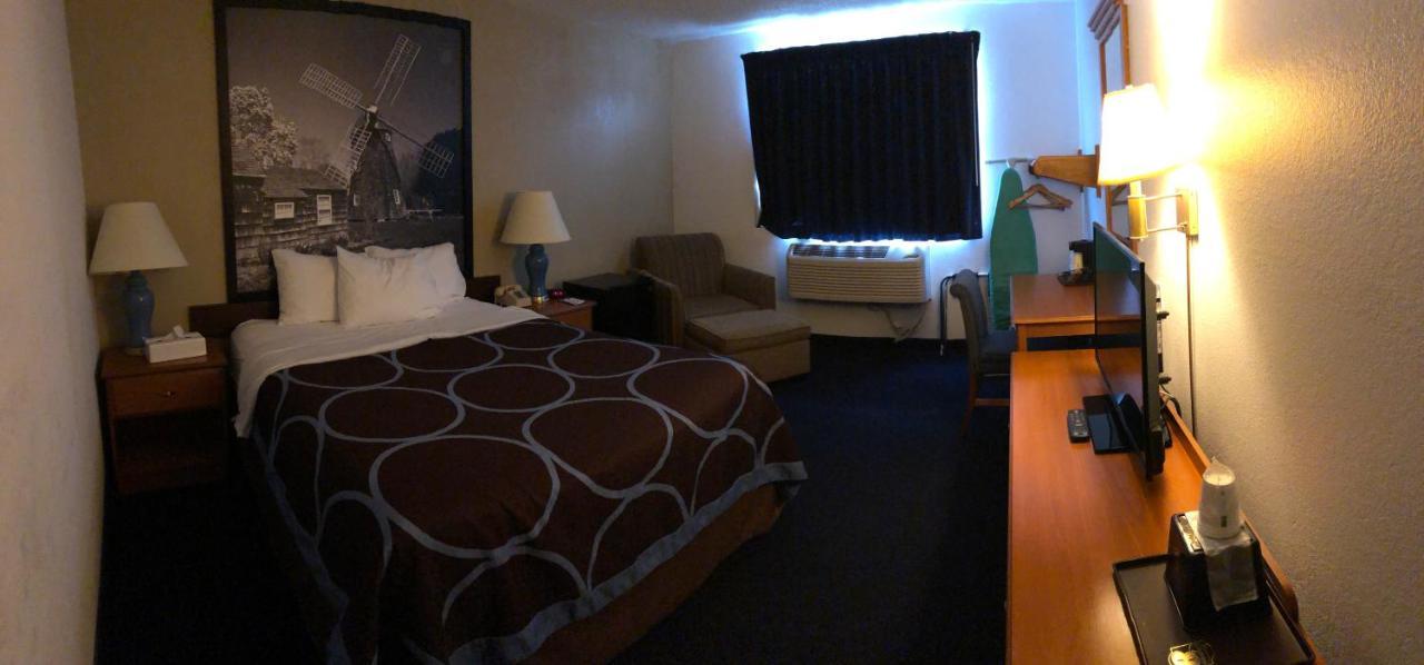 Super 8 By Wyndham Montgomery Maybrook Eksteriør billede